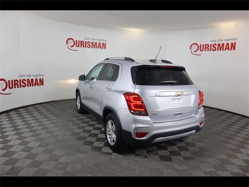 Used 2020 Chevrolet Trax LT w/ LT Convenience Package image 8