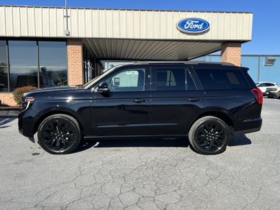 New 2025 Ford Expedition Platinum w/ Stealth Appearance Package