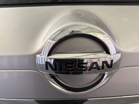 Used 2015 Nissan Rogue SV w/ SV Premium Package FWD image 11