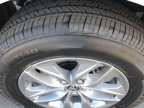 Certified 2026 Toyota Sienna XLE FWD image 7