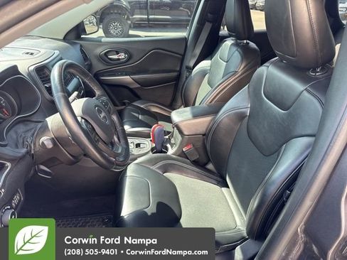 Used 2019 Jeep Cherokee Latitude Plus w/ Cold Weather Group image 10