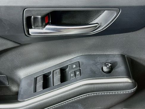 Used 2022 Toyota Highlander XLE FWD image 15