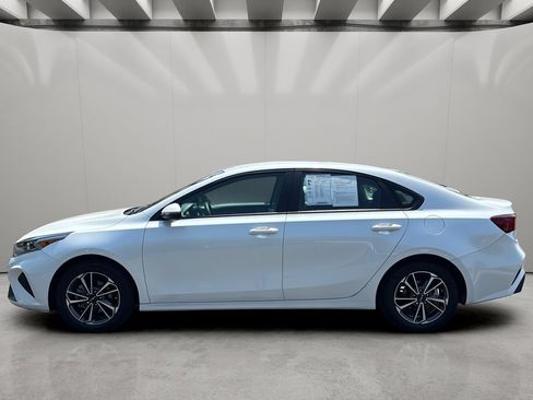 Used 2023 Kia Forte LXS w/ LXS Technology Package FWD image 2