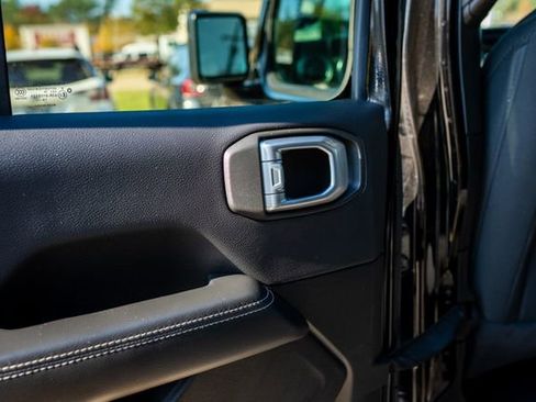 Used 2020 Jeep Wrangler Unlimited Sahara image 24