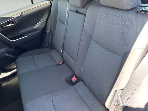 Used 2022 Toyota RAV4 XLE AWD/4WD image 7