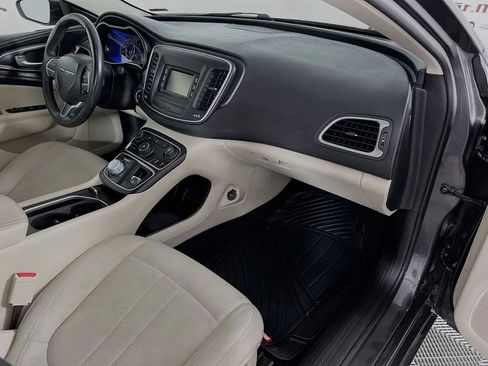 Used 2015 Chrysler 200 Limited w/ Convenience Group image 31