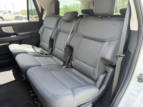 Used 2025 Ford Expedition Active AWD/4WD image 17