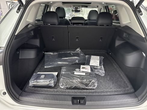 New 2025 Volkswagen Tiguan SE image 33