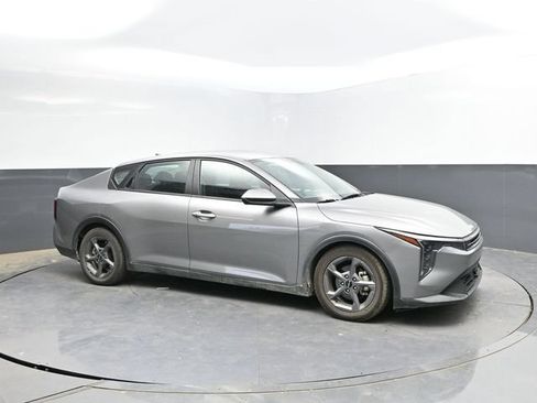 Used 2025 Kia K4 FWD image 5