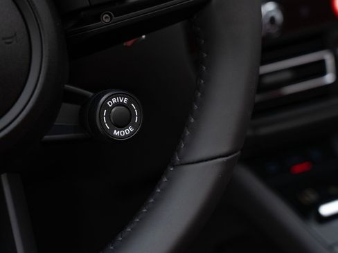 Certified 2025 Porsche Macan image 27