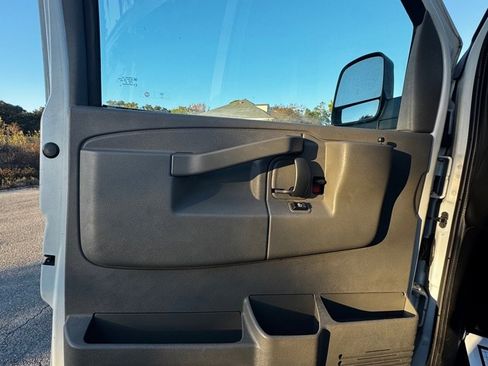 Used 2020 Chevrolet Express 3500 LT w/ LT Preferred Equipment Group image 9
