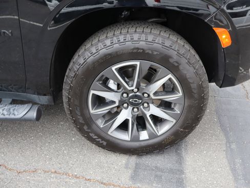 Certified 2023 Chevrolet Suburban Z71 w/ Luxury Package image 41