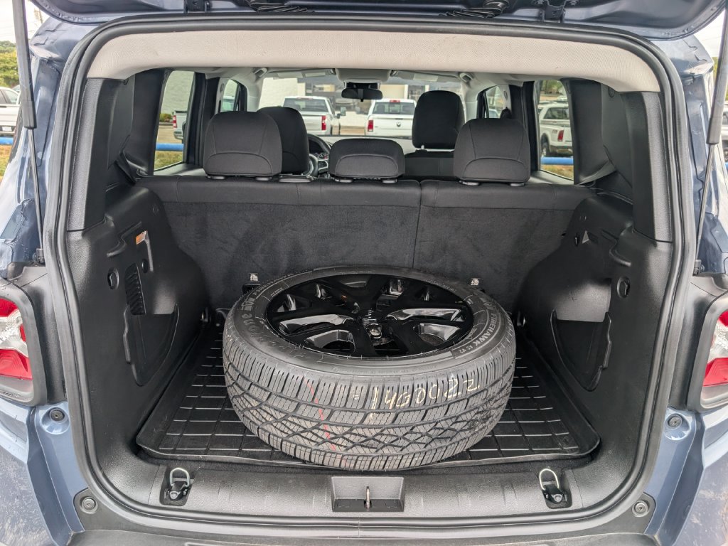 Used 2023 Jeep Renegade Altitude AWD/4WD image 22