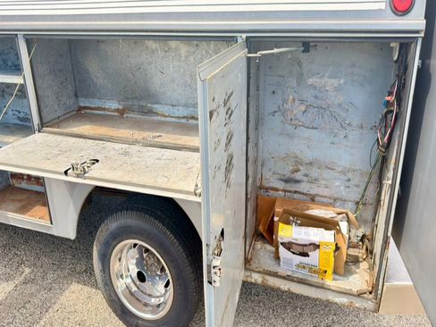 Used 2010 GMC Savana 3500 RWD image 10