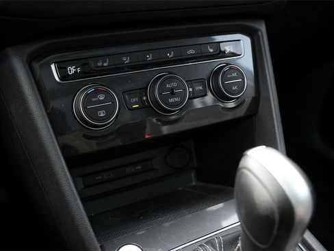 Used 2021 Volkswagen Tiguan SEL image 17