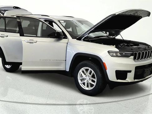Used 2022 Jeep Grand Cherokee L Laredo w/ Luxury Tech Group I AWD/4WD image 7