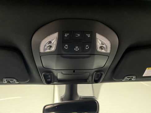 Used 2025 Chrysler Pacifica Limited image 70