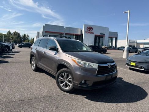 Used 2015 Toyota Highlander XLE AWD/4WD image 1