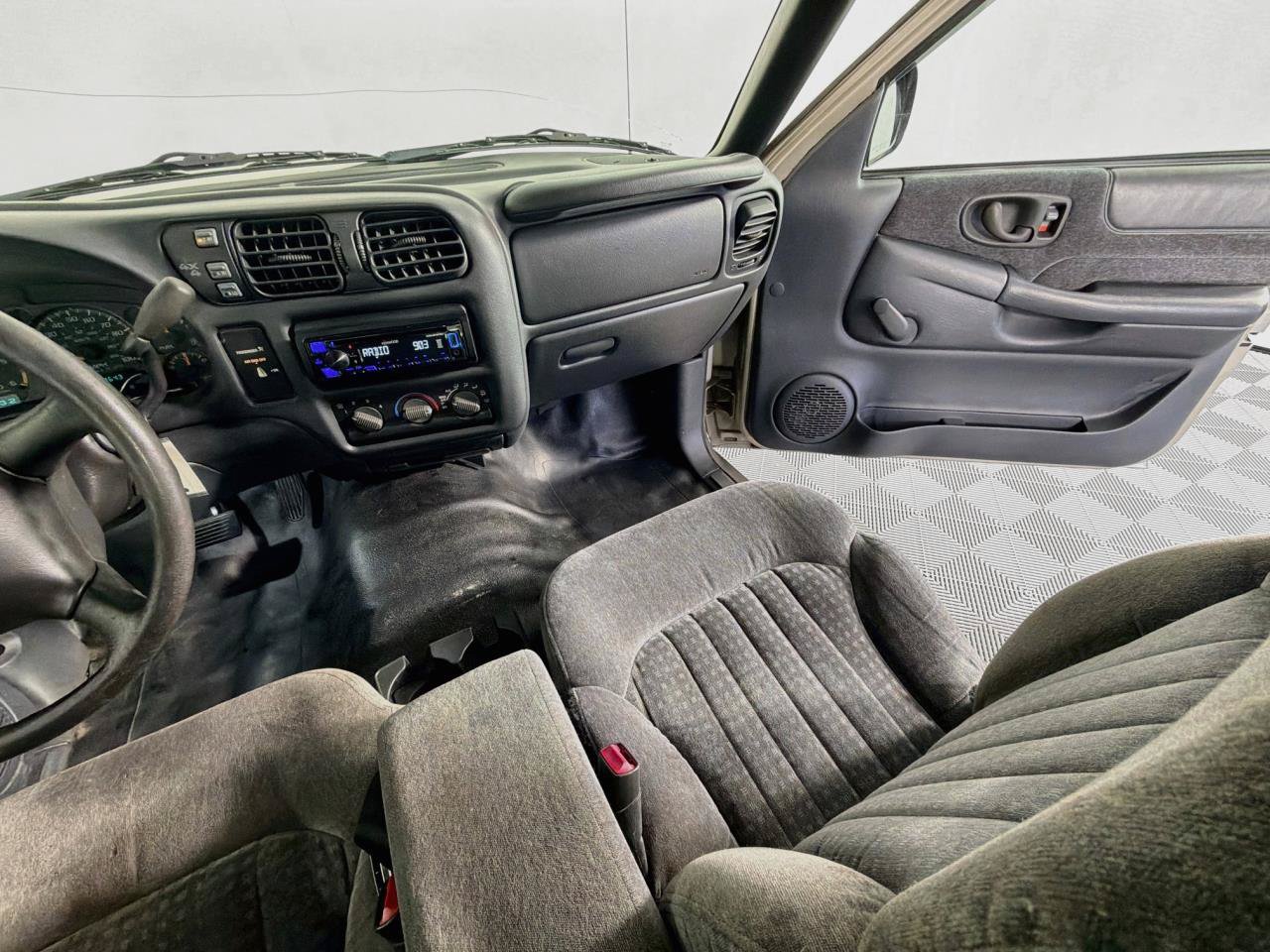 Used 2001 Chevrolet S10 Pickup 4x4 Extended Cab image 12