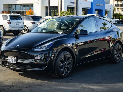 Used 2024 Tesla Model Y Long Range RWD image 3