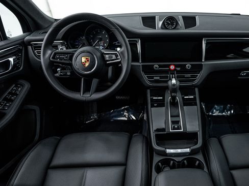 Certified 2026 Porsche Macan image 12