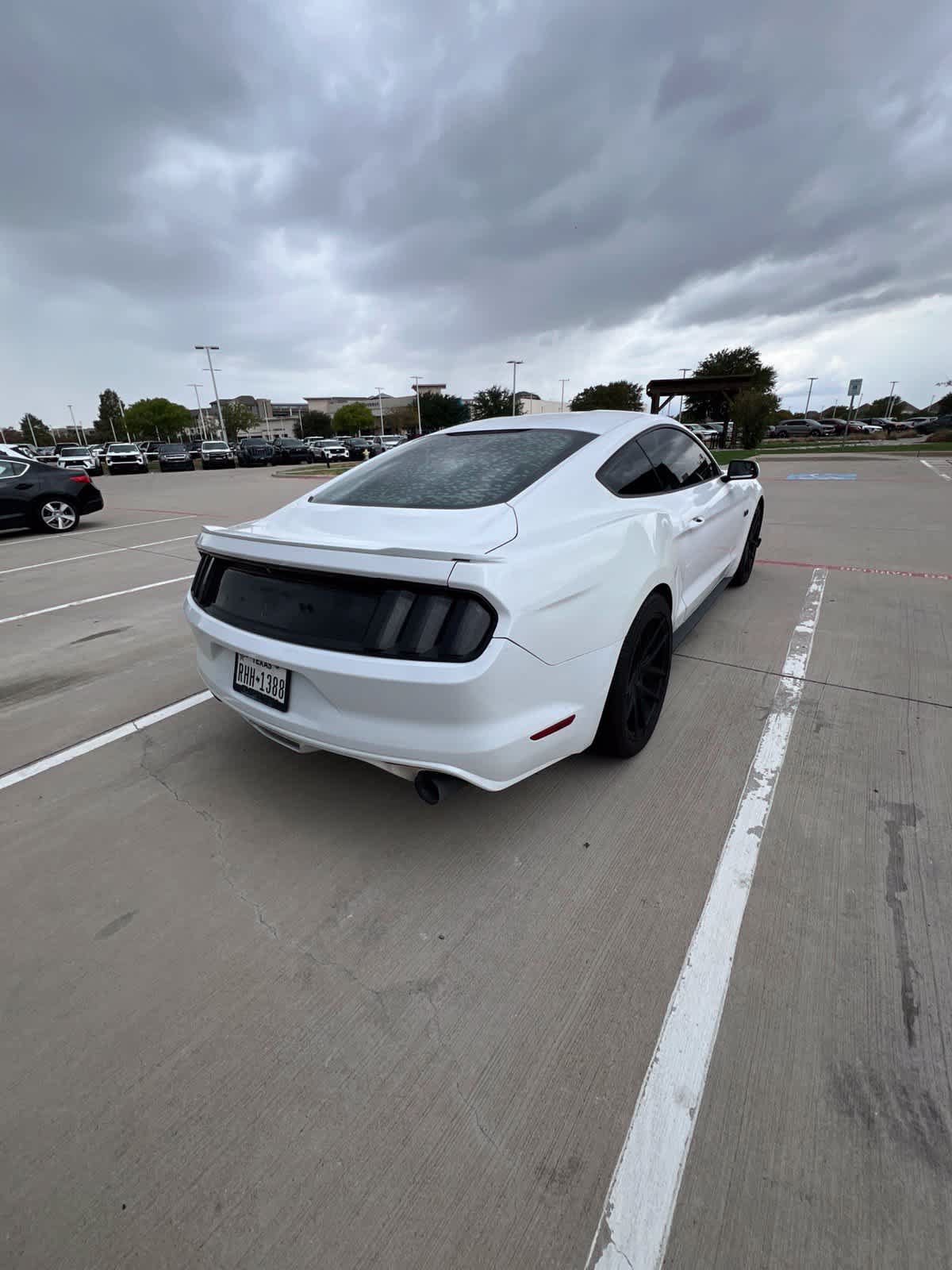 Used 2017 Ford Mustang GT RWD image 3