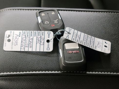 Used 2023 GMC Acadia SLT w/ Preferred Package image 27