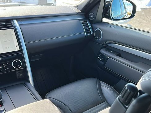 Certified 2025 Land Rover Discovery Dynamic SE image 25