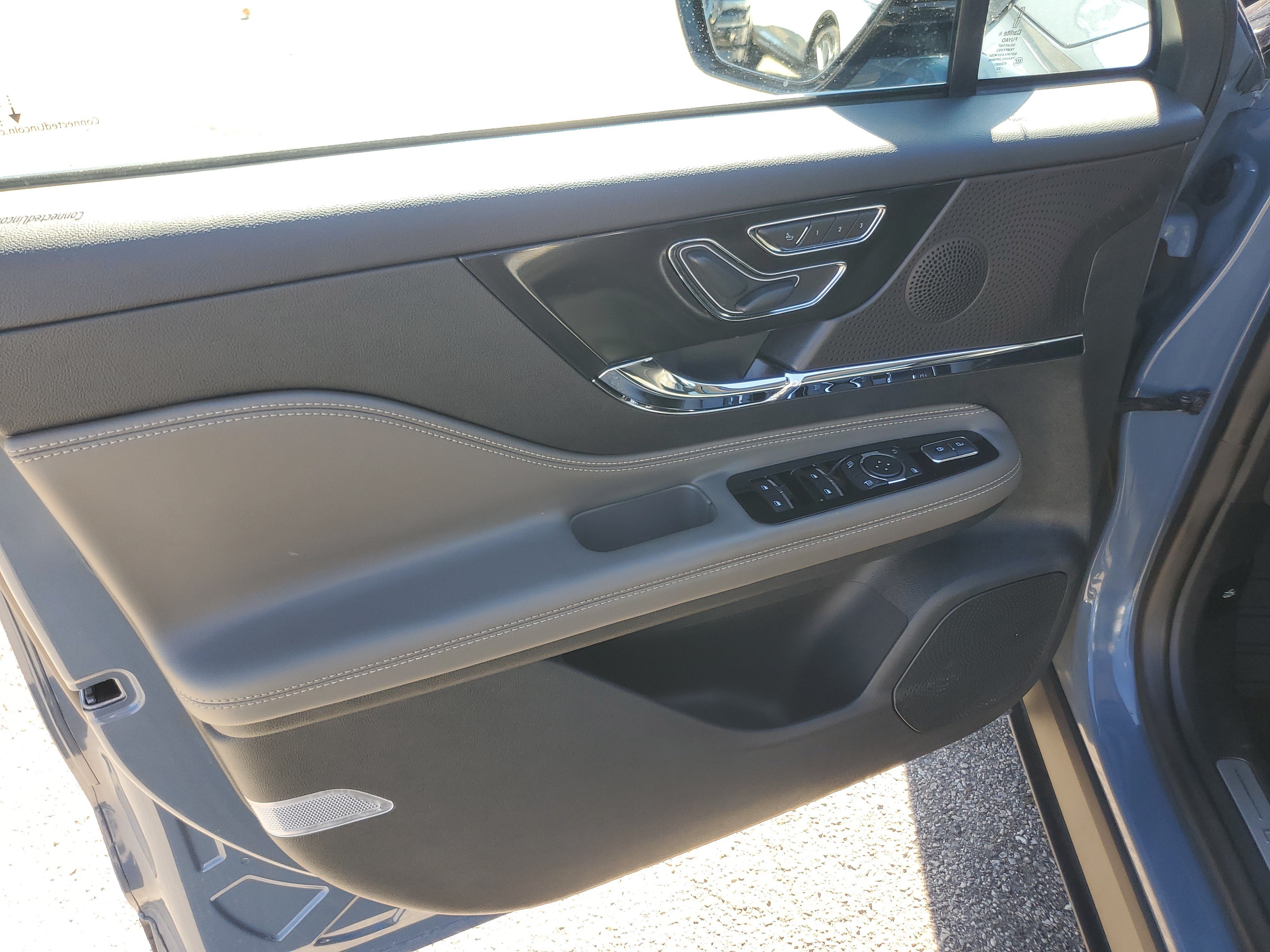 Certified 2023 Lincoln Corsair AWD w/ Equipment Group 101A image 10