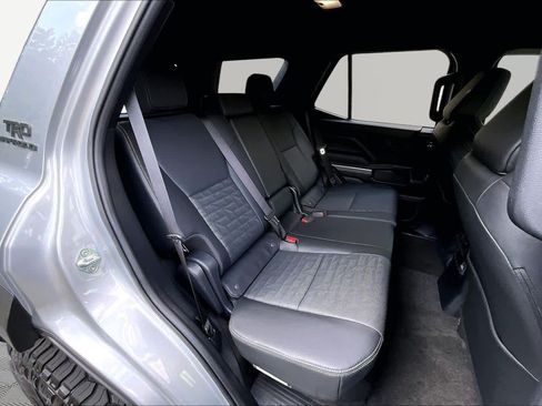 Used 2025 Toyota 4Runner TRD Off-Road Premium AWD/4WD image 20