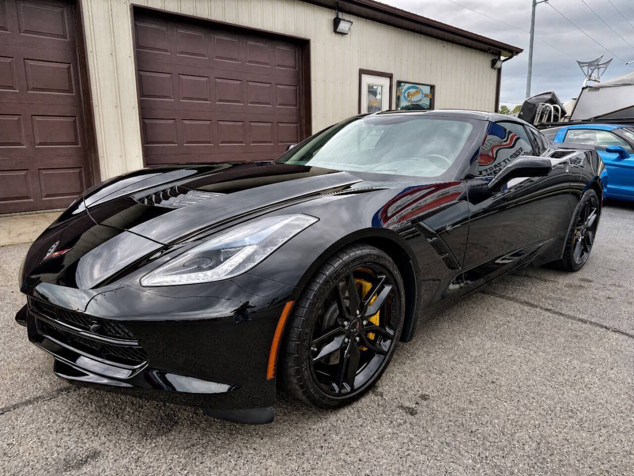 Used 2017 Chevrolet Corvette Stingray Coupe RWD image 1