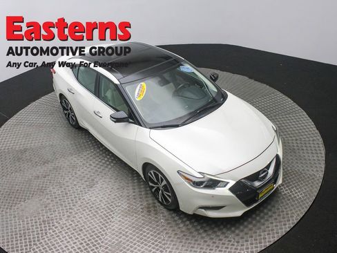 Used 2017 Nissan Maxima Platinum image 3