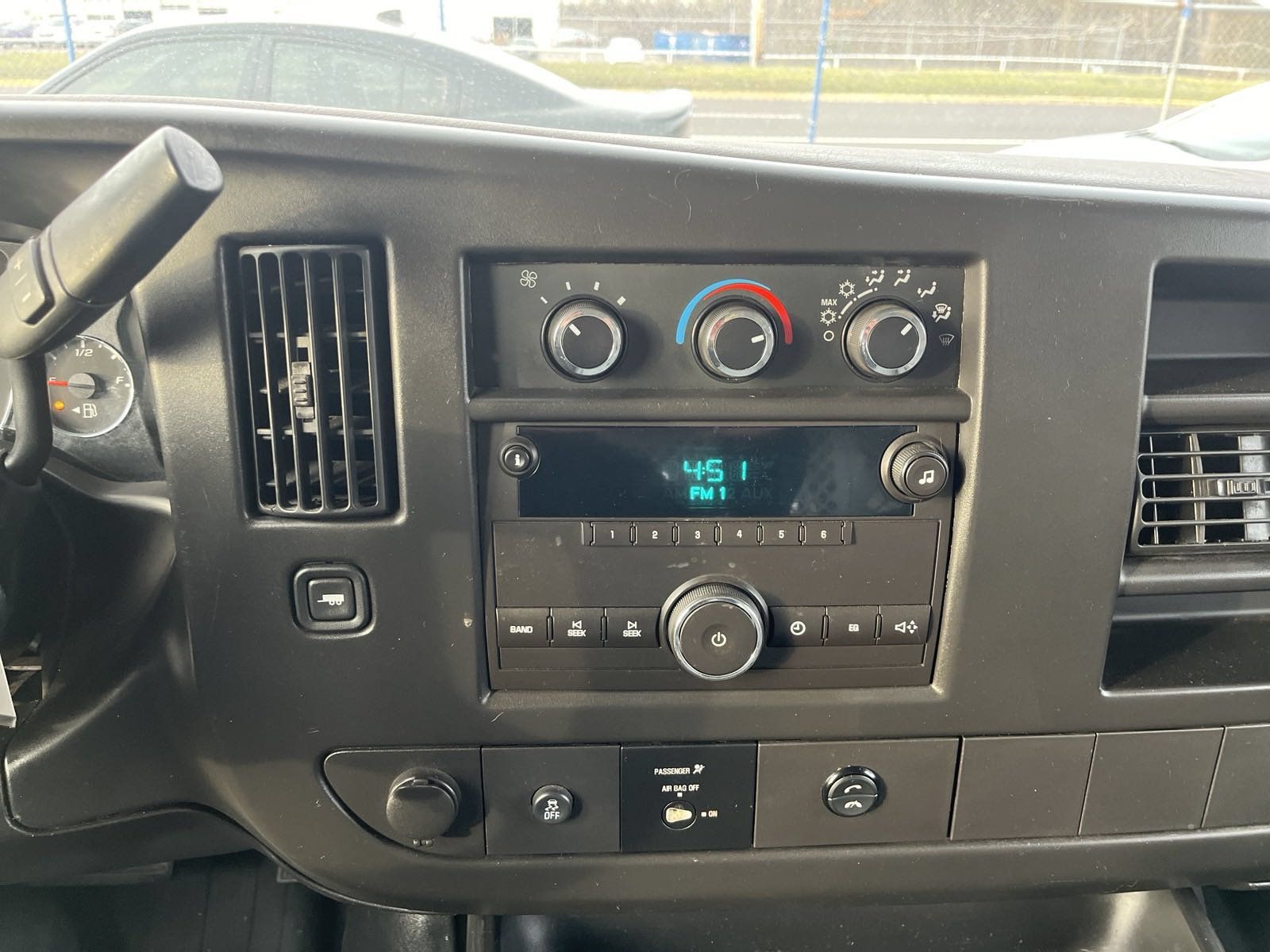 Used 2013 Chevrolet Express 2500 RWD image 15
