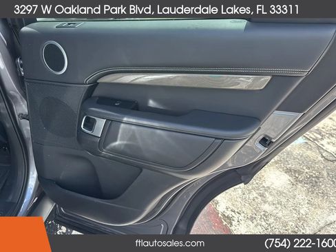 Used 2020 Land Rover Discovery HSE image 34