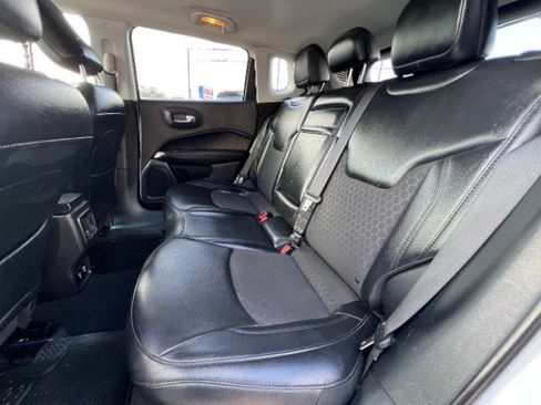 Used 2019 Jeep Compass Latitude FWD image 11