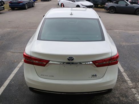 Used 2018 Toyota Avalon Limited image 11