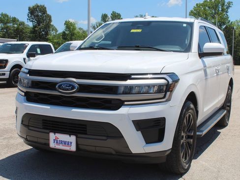 Used 2023 Ford Expedition XLT RWD image 3