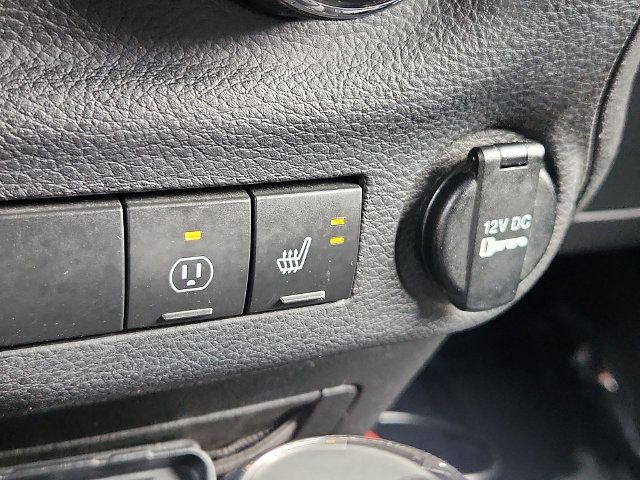 Used 2014 Jeep Wrangler Unlimited Sahara w/ Connectivity Group AWD/4WD image 26
