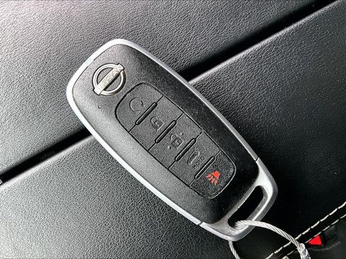 Used 2025 Nissan Rogue SV image 34