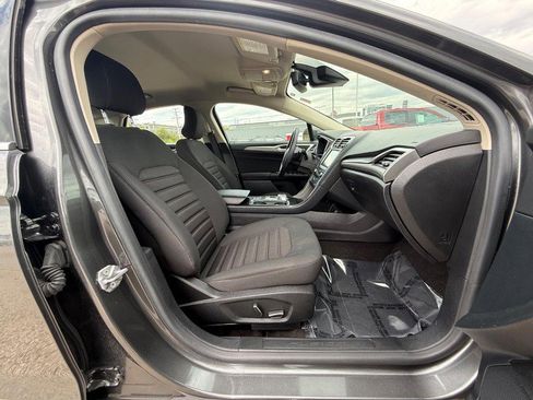 Used 2019 Ford Fusion SE FWD image 13