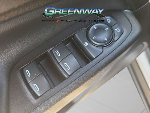 Used 2021 Chevrolet Equinox Premier w/ Redline Edition image 28