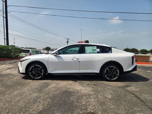 New 2026 Kia K4 GT-Line w/ GT-Line Premium Package FWD image 4