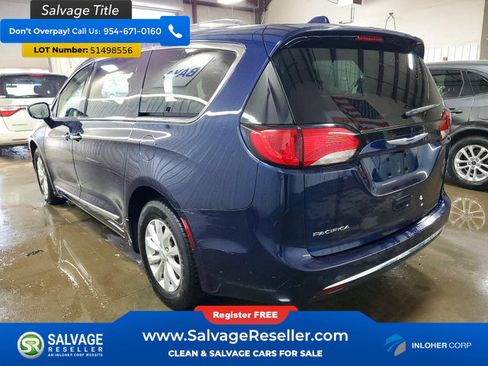 Used 2019 Chrysler Pacifica Touring-L FWD image 3