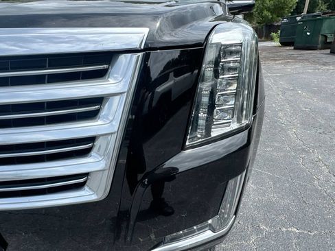 Used 2019 Cadillac Escalade ESV Platinum AWD/4WD image 10
