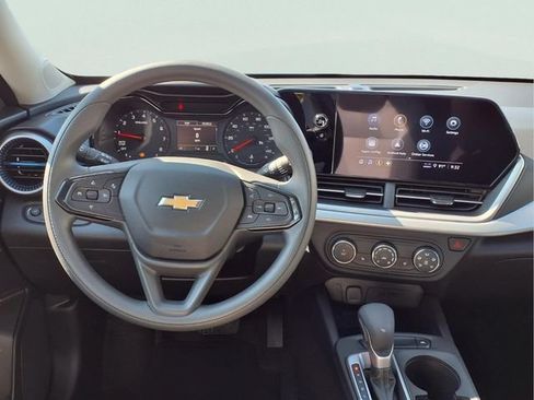 New 2026 Chevrolet Trax LS w/ LS Convenience Package FWD image 4