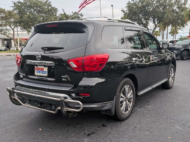 Used 2017 Nissan Pathfinder SL w/ SL Premium Package AWD/4WD image 3
