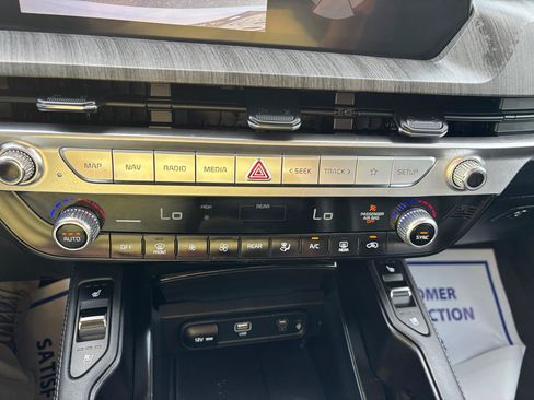 Used 2024 Kia Telluride EX w/ EX Captain's Chair Package FWD image 22