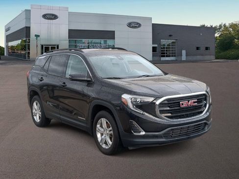 Used 2020 GMC Terrain SLE w/ Driver Convenience Package image 2