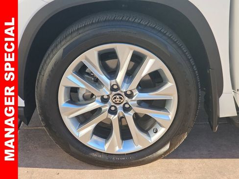 Used 2022 Toyota Highlander Limited image 38