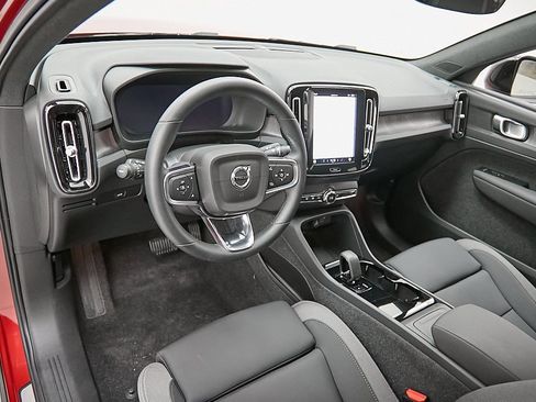 Certified 2023 Volvo C40 Recharge Core w/ Climate Package image 12